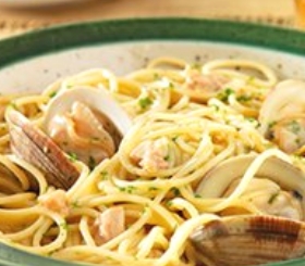 Easy One-Pot Spaghetti & Clams image